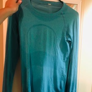 Lululemon long sleeve swiftly